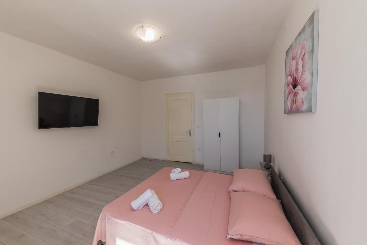 Seafront Apartments Karlo Kaštela Екстериор снимка