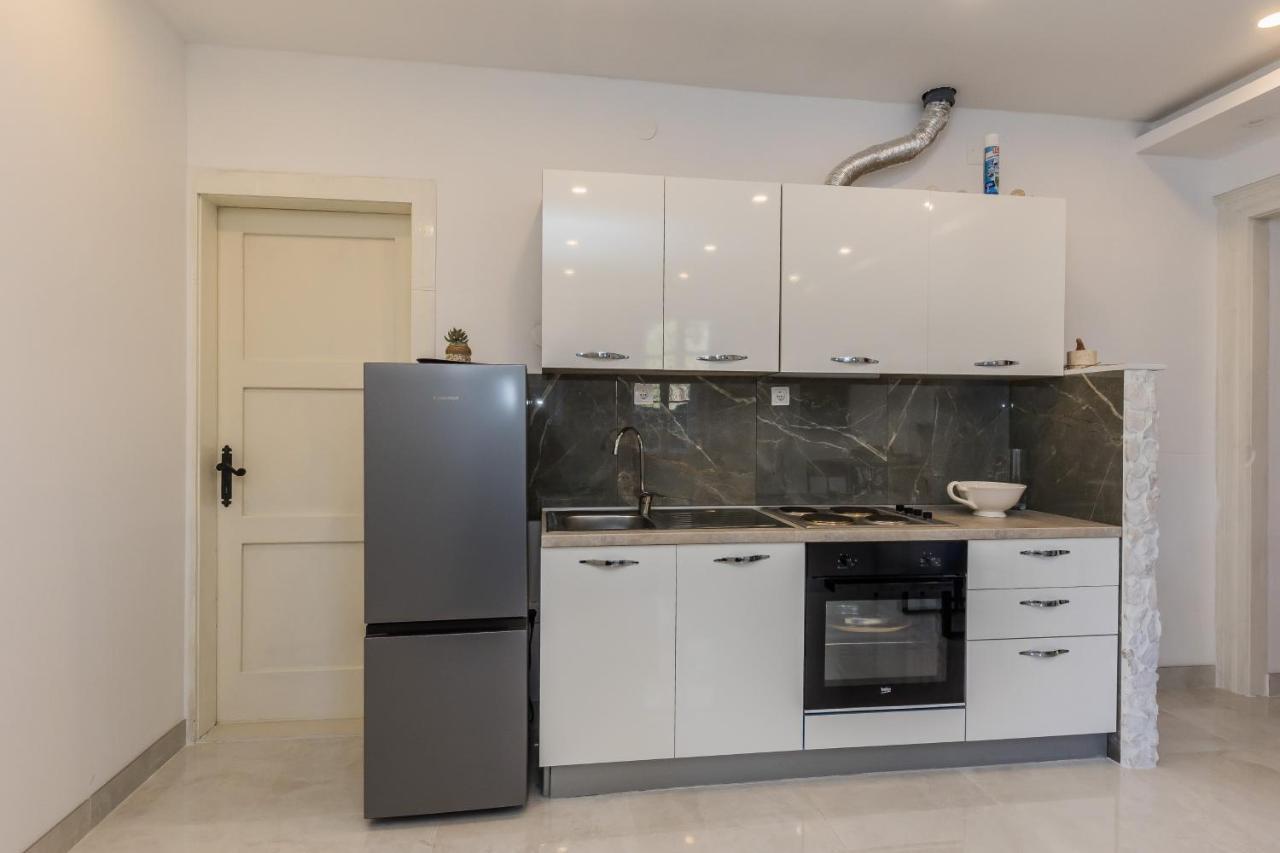 Seafront Apartments Karlo Kaštela Екстериор снимка